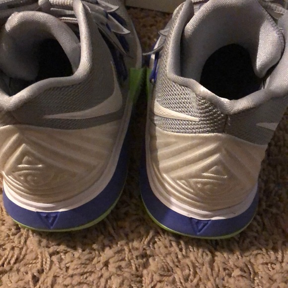 Kyrie 5 size 6 - Picture 2 of 2